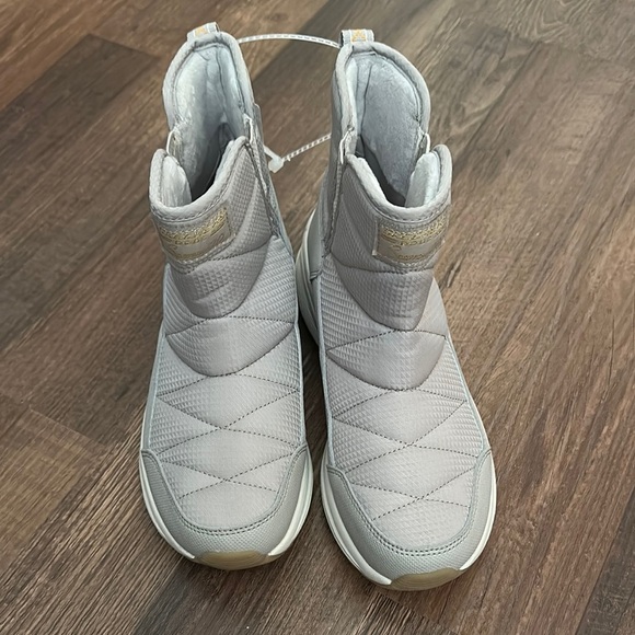 Women's Gray Quilted Winter Boots - Picture 2 of 6